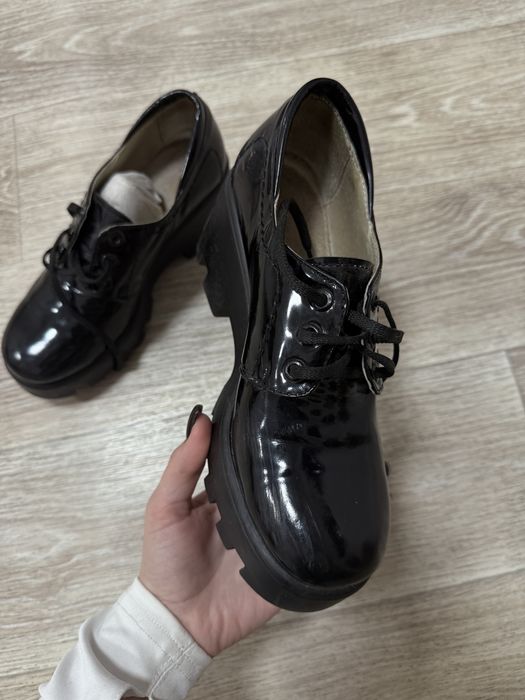 Шкіряні лофери на поатформі 38 розмір