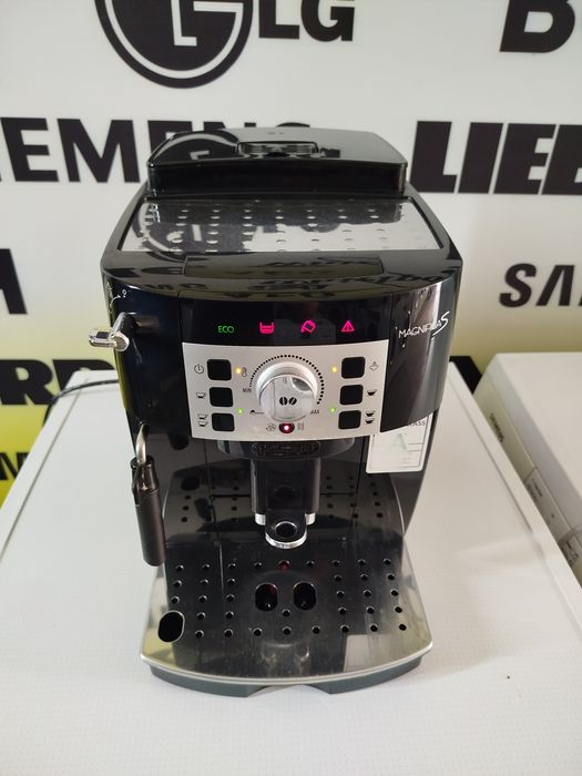 Кавова машина фірми DeLonghi