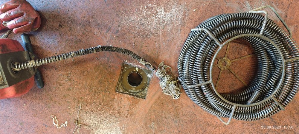Udrażnianie rur Łowicz ciśnieniowo i mechanicznie sprężyną