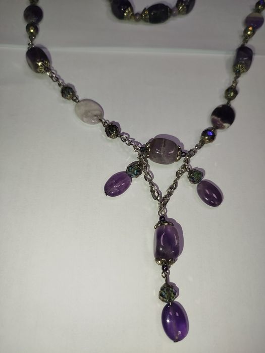 Элегантный комплект украшений из натурального аметиста (колье и брасле