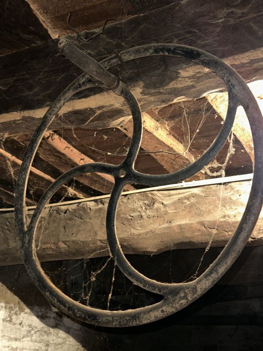 Esmagador uvas antigo