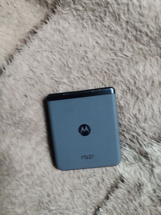 Sprzedam telefon Motorola Razr 40