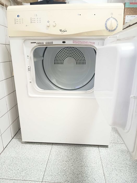 Vendo máquina de secar roupa,usada em bom estado
