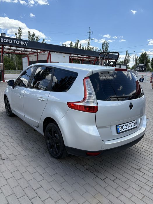 Renault grand csenic