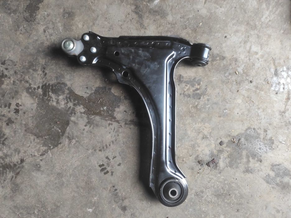 Нижній ричаг Опель вектра