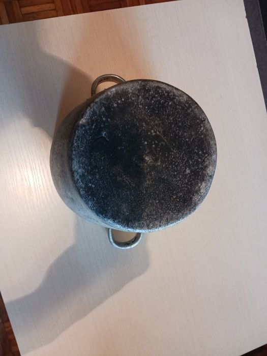 Stary garnek aluminiowy