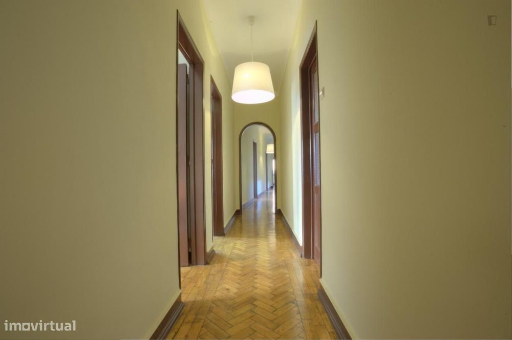 Quarto - localizado em Alcântara Lisbon