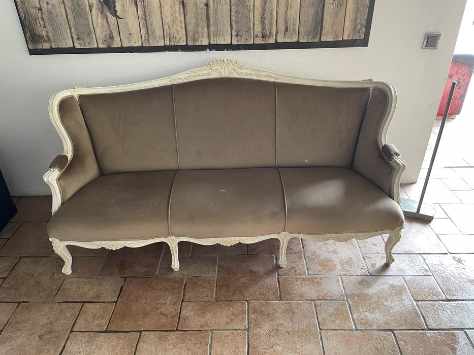 Sofa antigo com talha