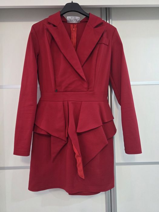 Sukienka czerwona elegancka długi rękaw S sheila