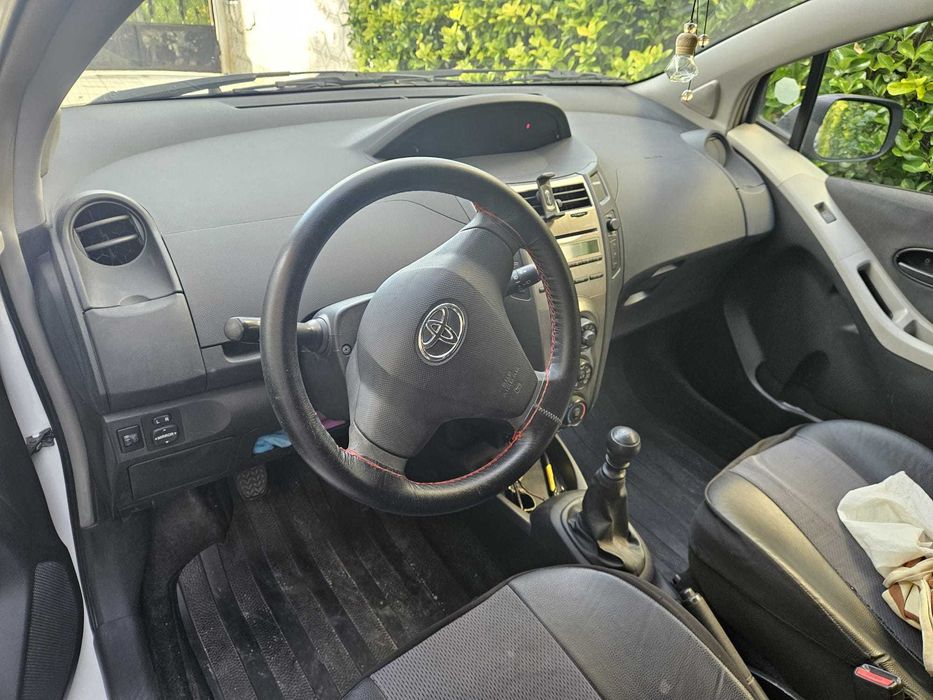 Toyota yaris 2 lugares muito bom estado PARTICULAR