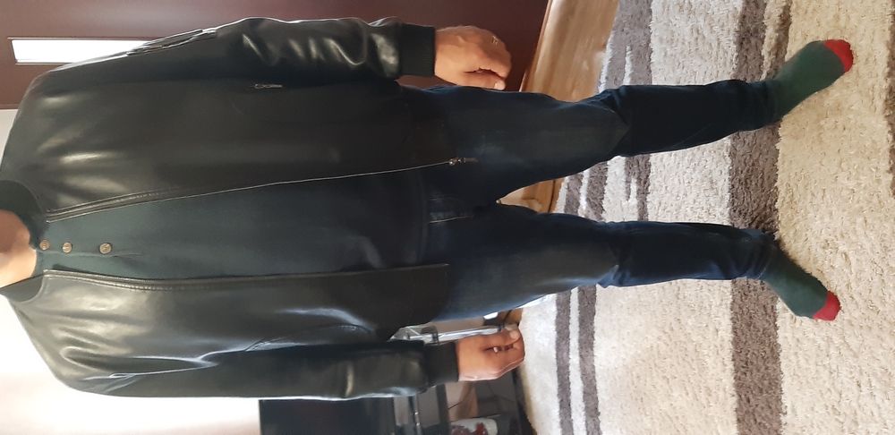 Шкіряна куртка     .