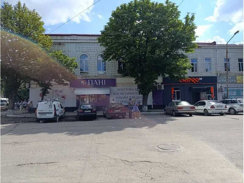 Продаж комерційного приміщення 299.4 м² в центрі Лебедина (Перший поверх)
