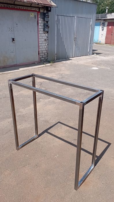 Сварщик с инструментом, сварщик металоконструкцый.