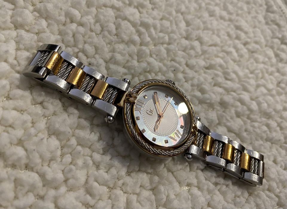 Часы Gc GUESS Collection Y18002L1 женские наручные Перламутровые