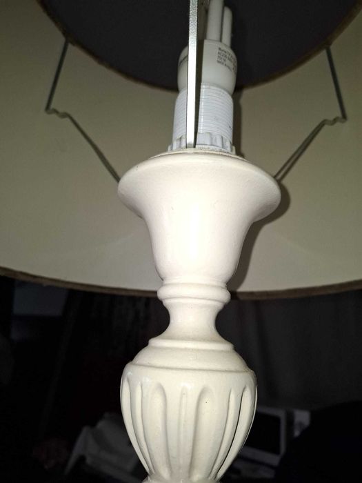 Candeeiro de pé com abajure de veludo