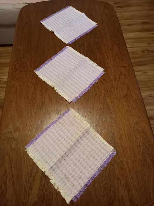 Witam,do sprzedania mam serwetki pod zastawę