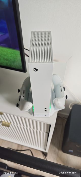 Xbox series S 2x Pad Stacja