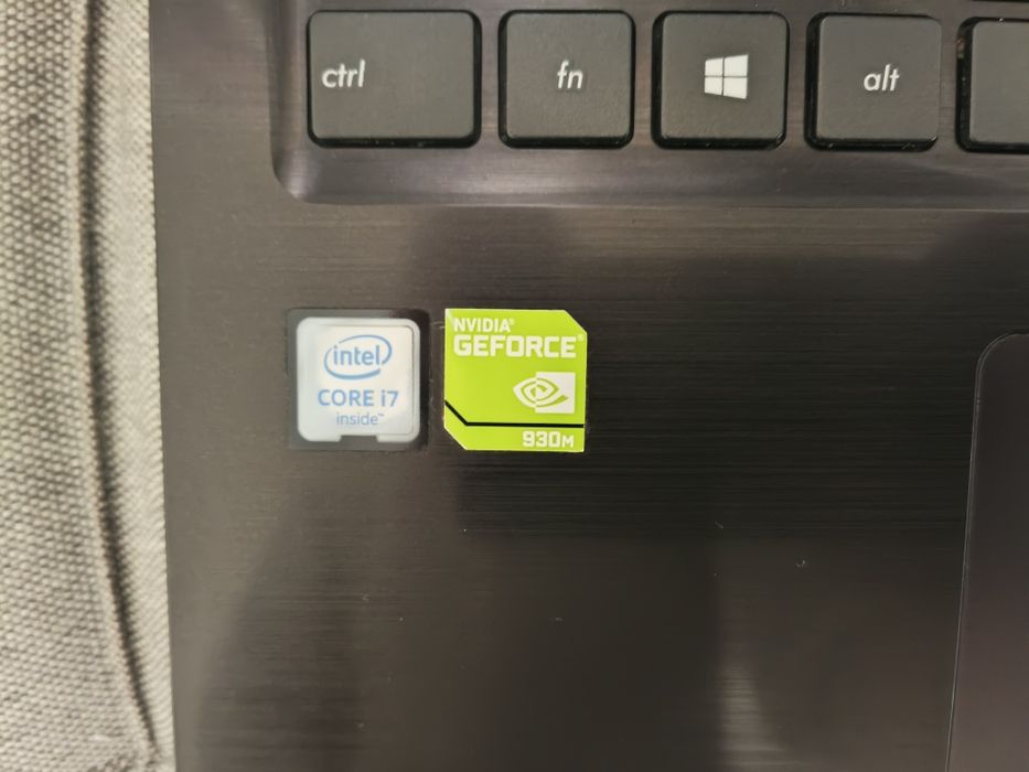 Asus X556U (i7, 8 GB RAM, 1 TB armazenamento, GeForce 930M) + mala