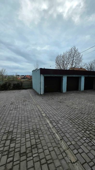 Продається  гараж з пультом до воріт