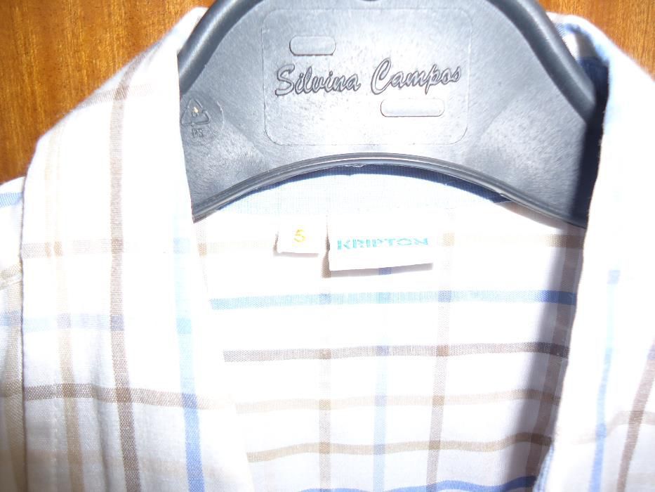 várias camisas de menino como novas