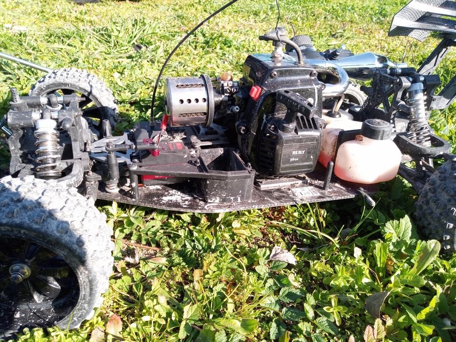 Reely 1/5  30cc a 2 tempos