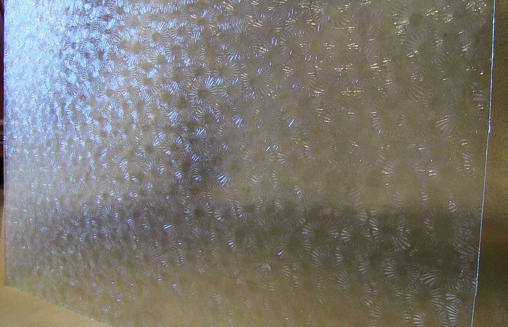 Стекло узорчатое 46,5 х 63 см. 4мм