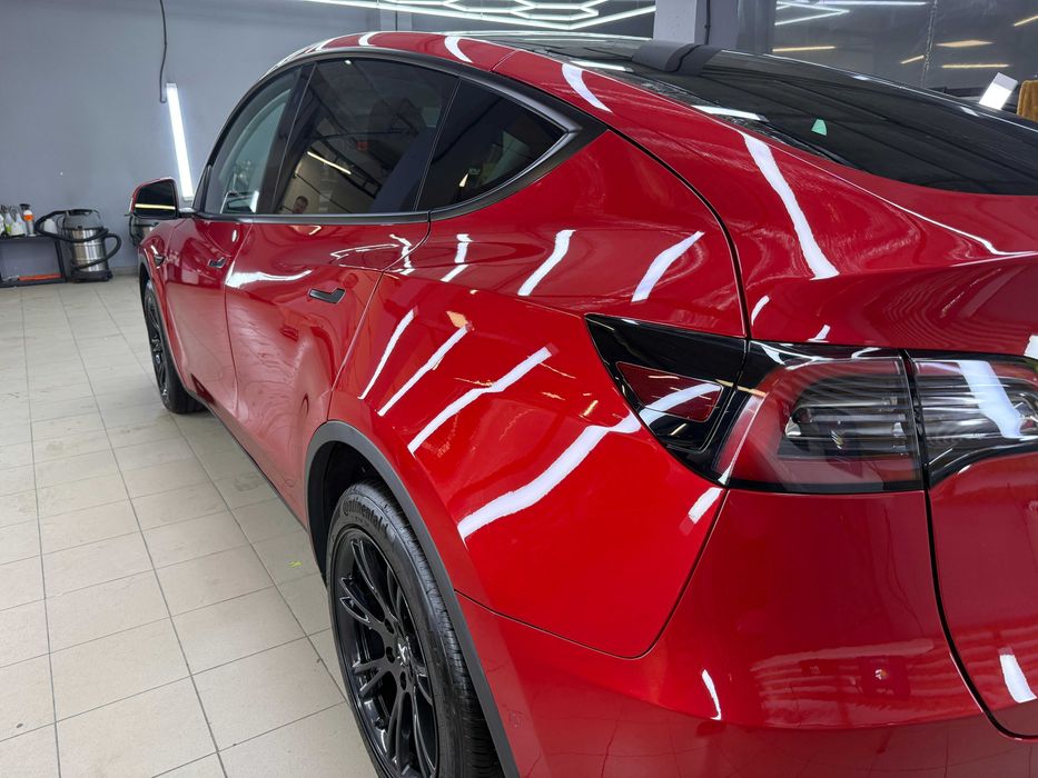 Tesla model Y 2022 року long range, повний комплект, дотяжки дверей