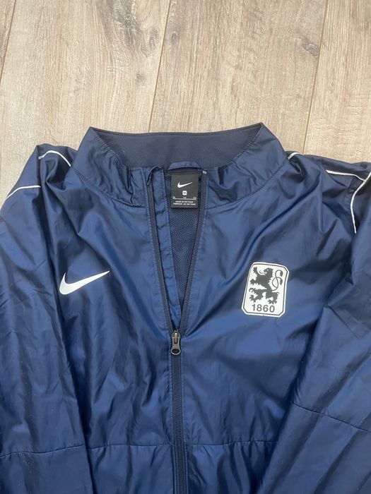 Чоловіча вітровка Nike
