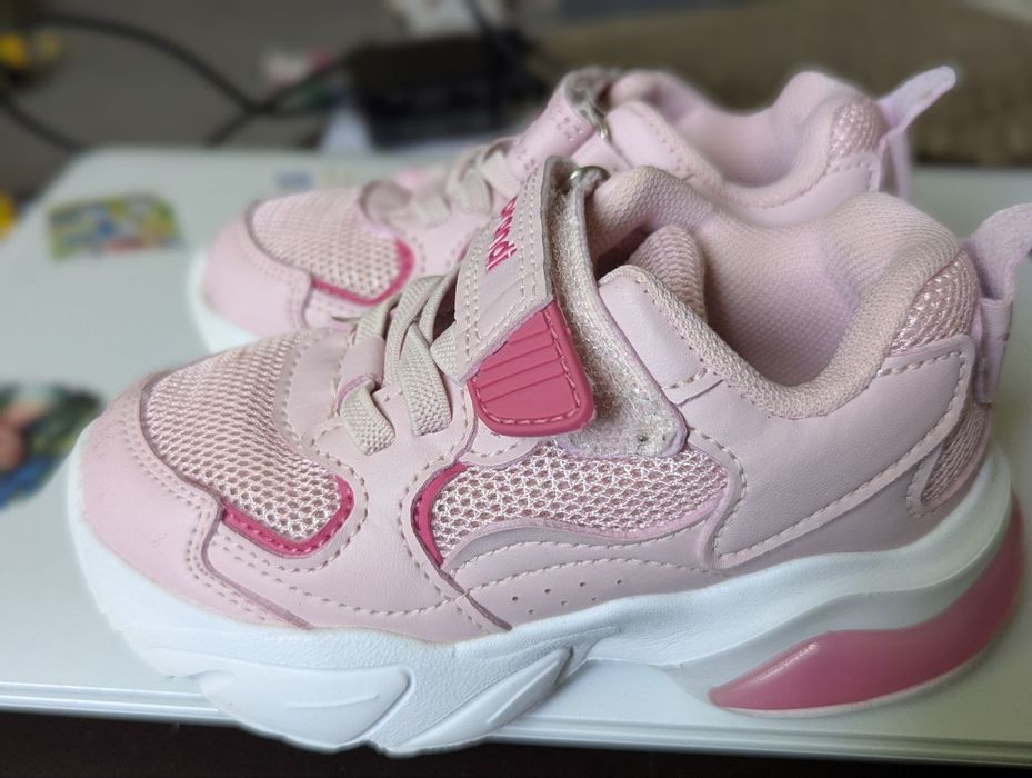 Кросівки. 24 розмір .Кеди. Взуття.  Кросівки з підсвіткою. Кросовки.