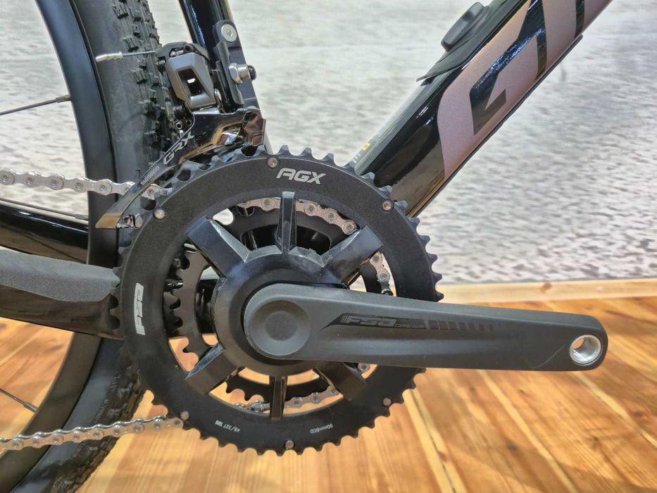 Nowy rower gravelowy GIANT Revolt Advanced 2 VELOPOLIS