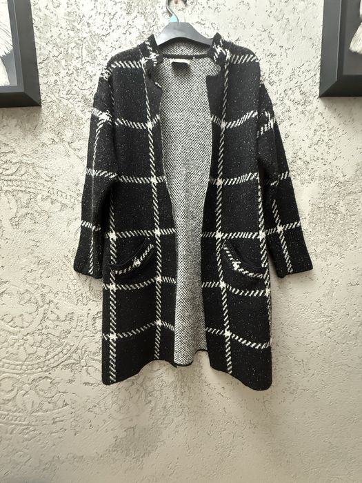 Czarny sweter kardigan w białą kratę długi kieszenie ciepły jesienny