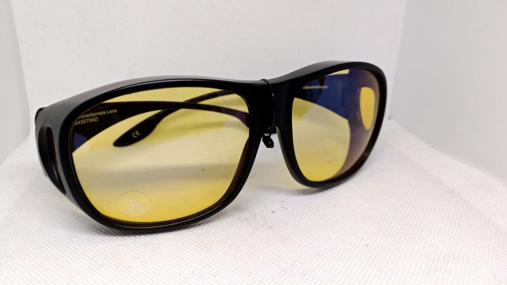 Oculos noturnos Solar Shields - usado por cima dos óculos graduados