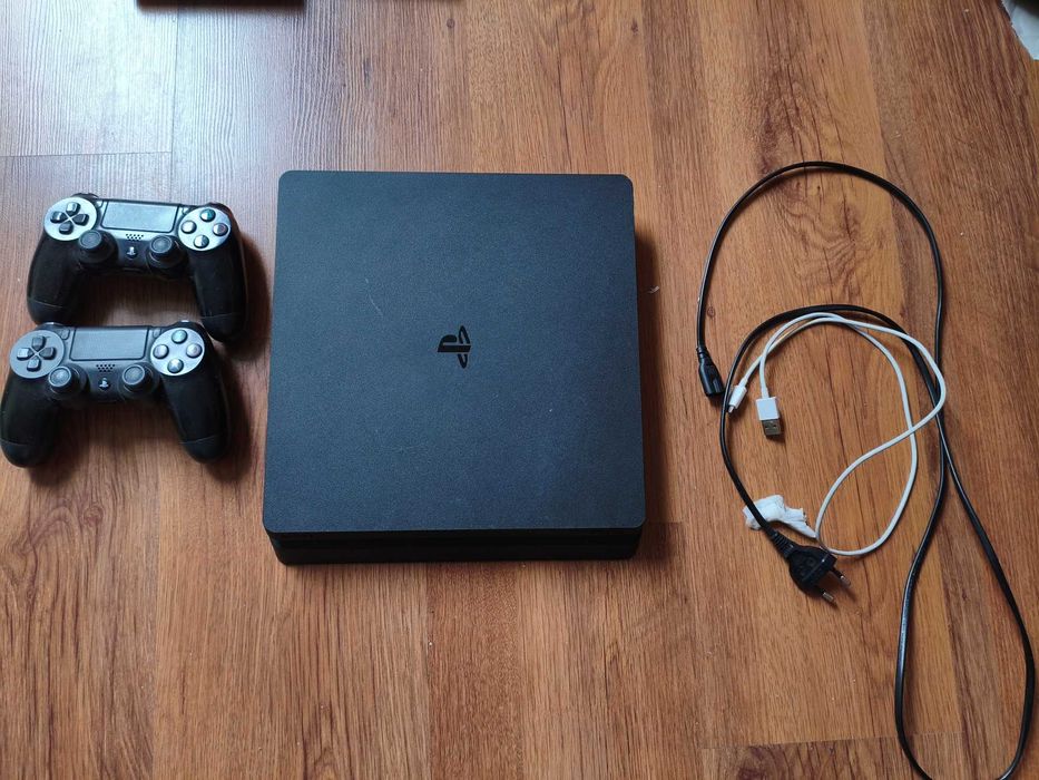 Playstation 4 (PS4) zestaw z grami.