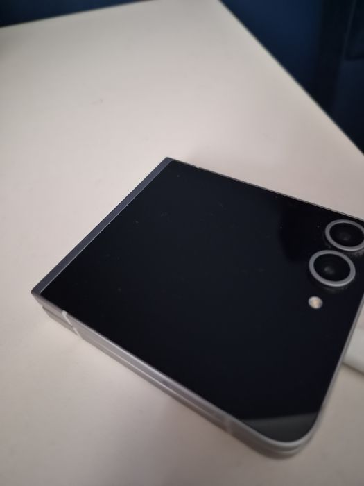 Samsung Galaxy Z Flip 6