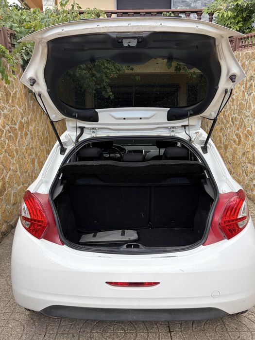 Carro Peugeot 208