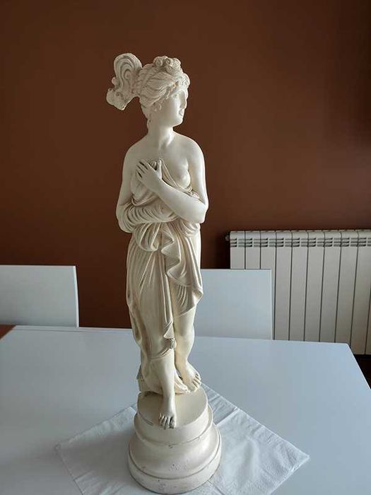 Linda estátua antiga