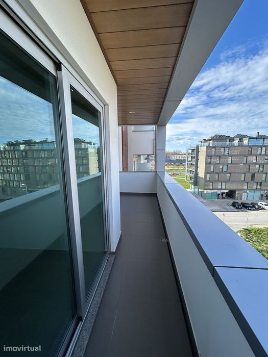 Apartamento T2 com Varanda e Garagem em Aveiro