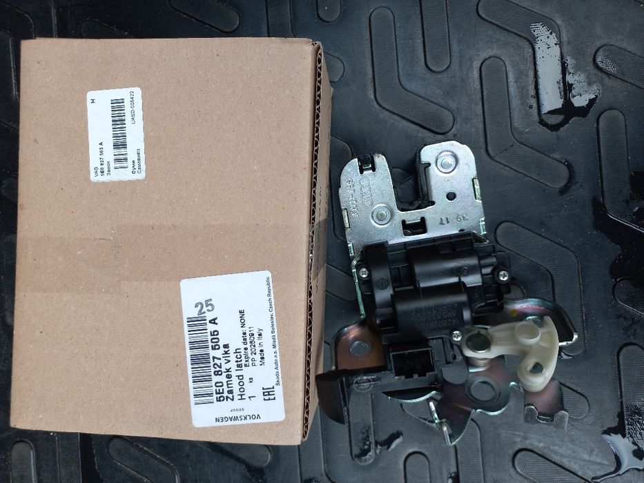 Замок багажника шкода октавія а7 8R0827505A