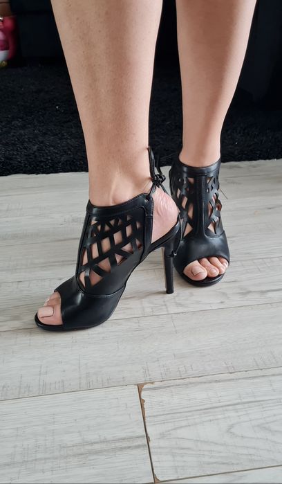 Sexy buciki firmy Guess rozm 36
