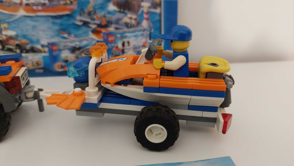 Lego City- Coast Guard Veiculo todo-terreno com reboque e Jet-sky
