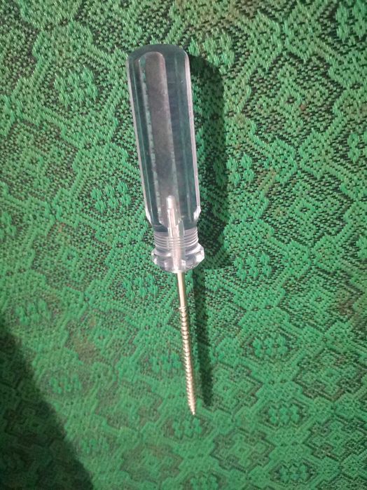 Продам отвёртку для нарезки резьбы по дереву. Спиральная отвёртка.