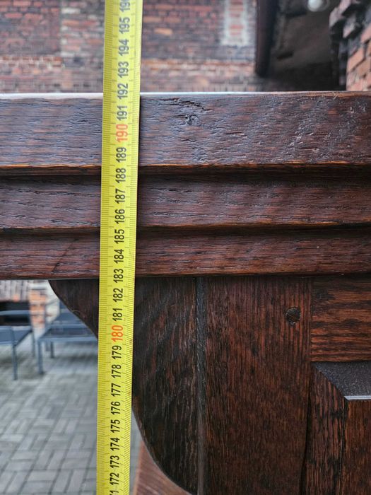 Kredens dębowy z witryną