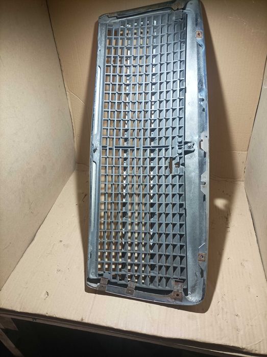 Grelhas Mercedes 190 e W124 Originais