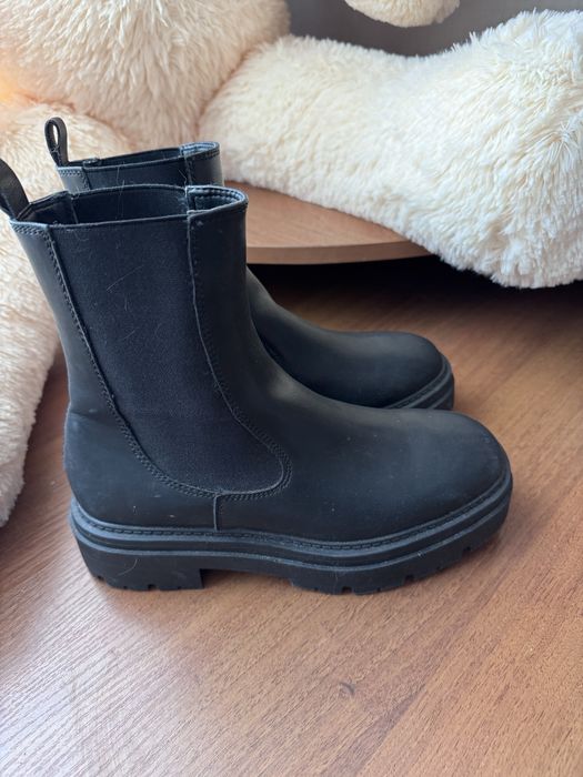 Майже нові,буди вдягнені 2 рази