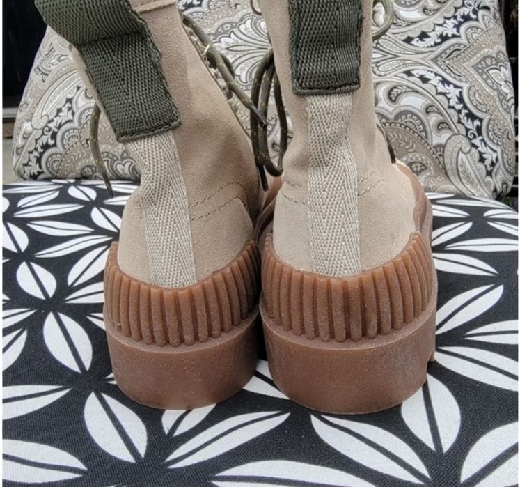 Черевики Zara.