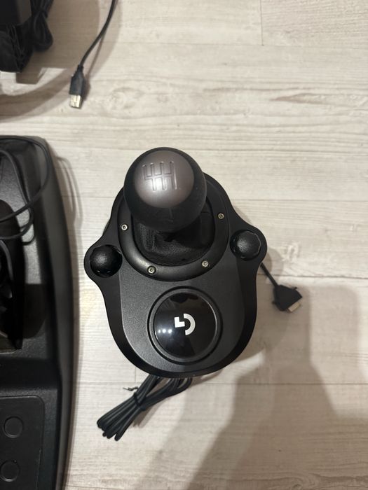 Kierownica logitech g29 + skrzynia biegów logitech + boczny panel