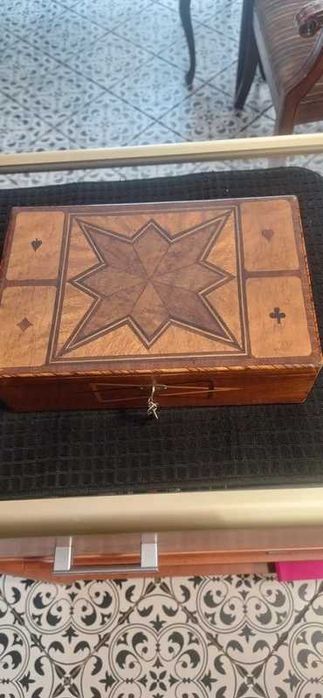Szkatuła z intarsjami  antyczna