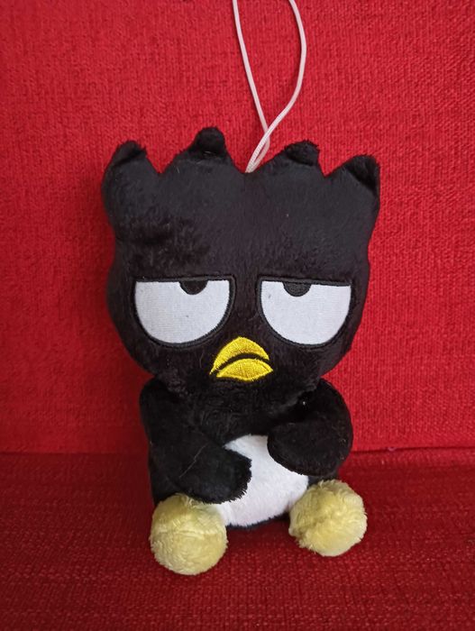 Peluche médio de pendurar preto e amarelo 18cm