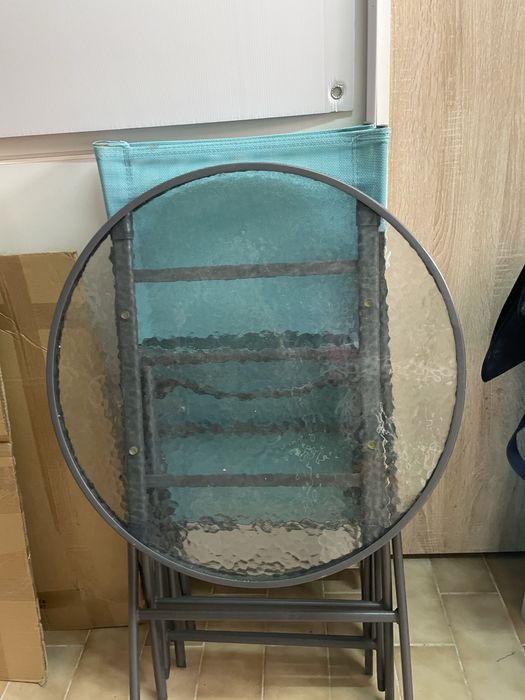 Mesa e cadeira de jardim