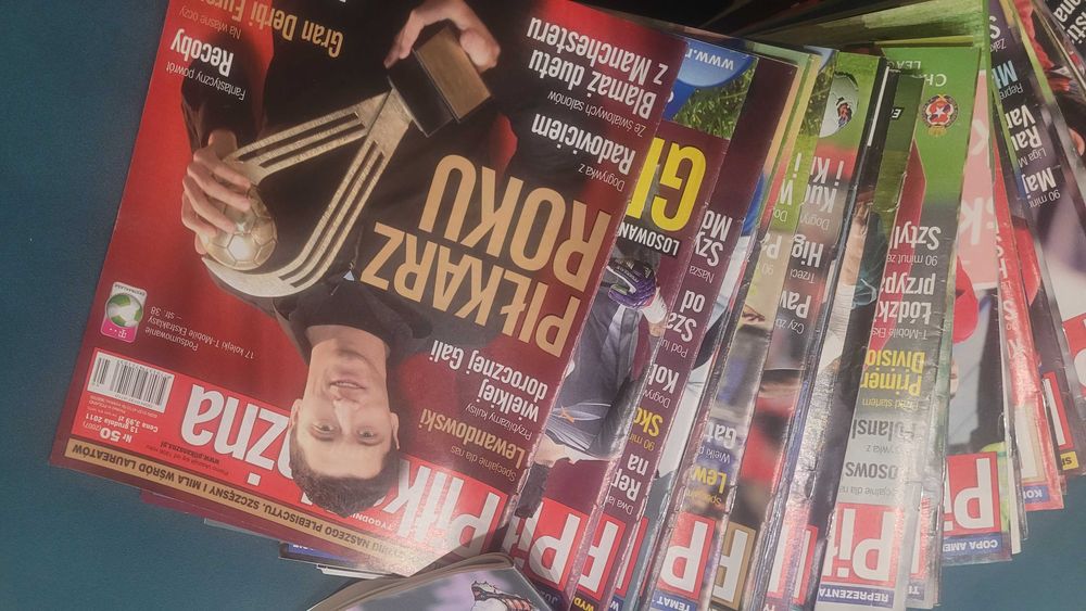 Tygodnik Piłka Nożna - rocznik 2011 - kompletny stan bdb